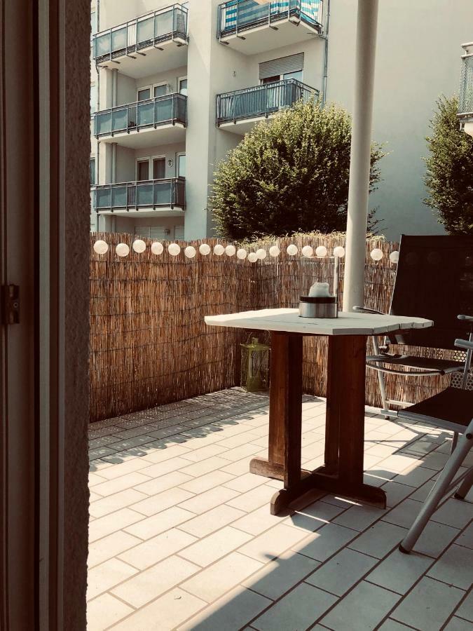 Parkplatz Und Balkon - Burberg'S Heimathafen In Wiesbaden Dış mekan fotoğraf
