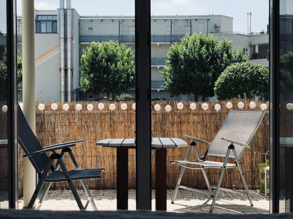 Parkplatz Und Balkon - Burberg'S Heimathafen In Wiesbaden Dış mekan fotoğraf