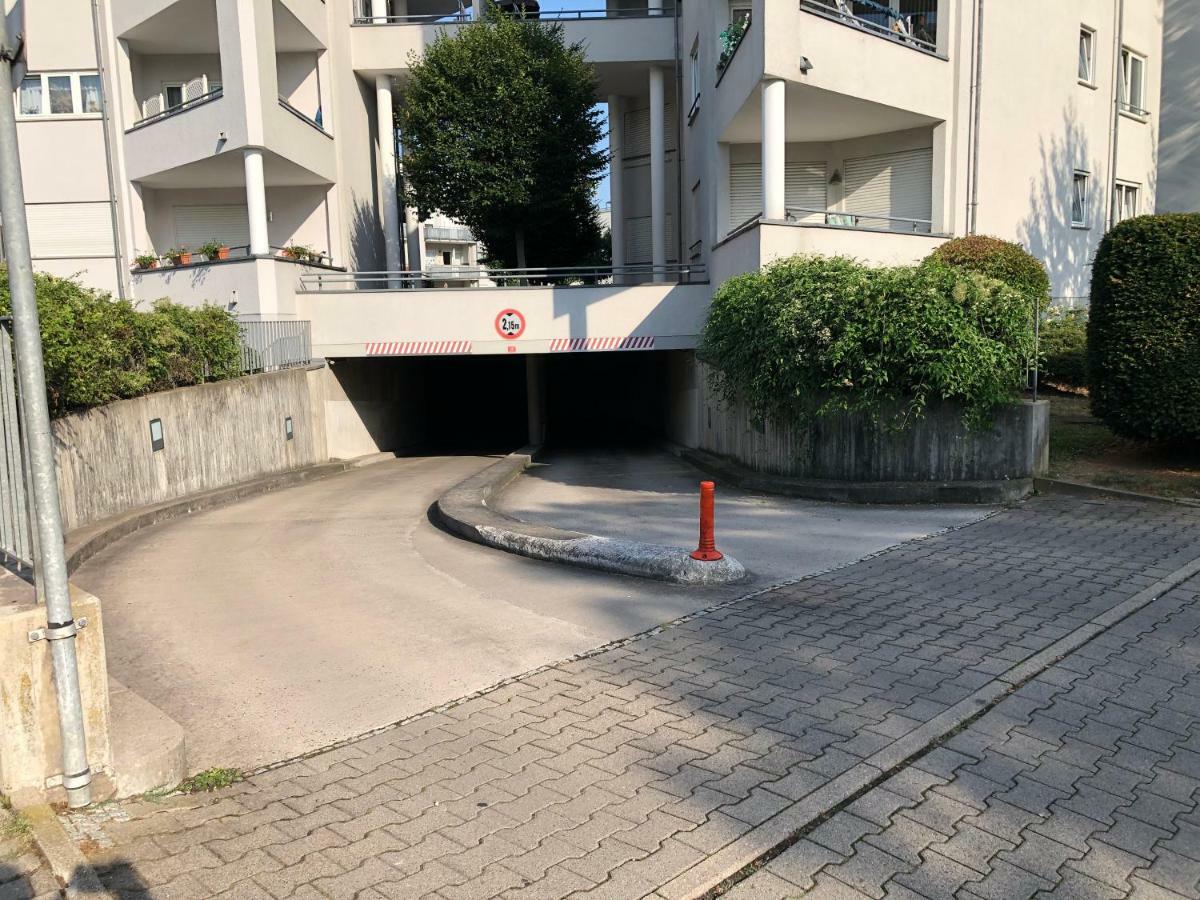 Parkplatz Und Balkon - Burberg'S Heimathafen In Wiesbaden Dış mekan fotoğraf